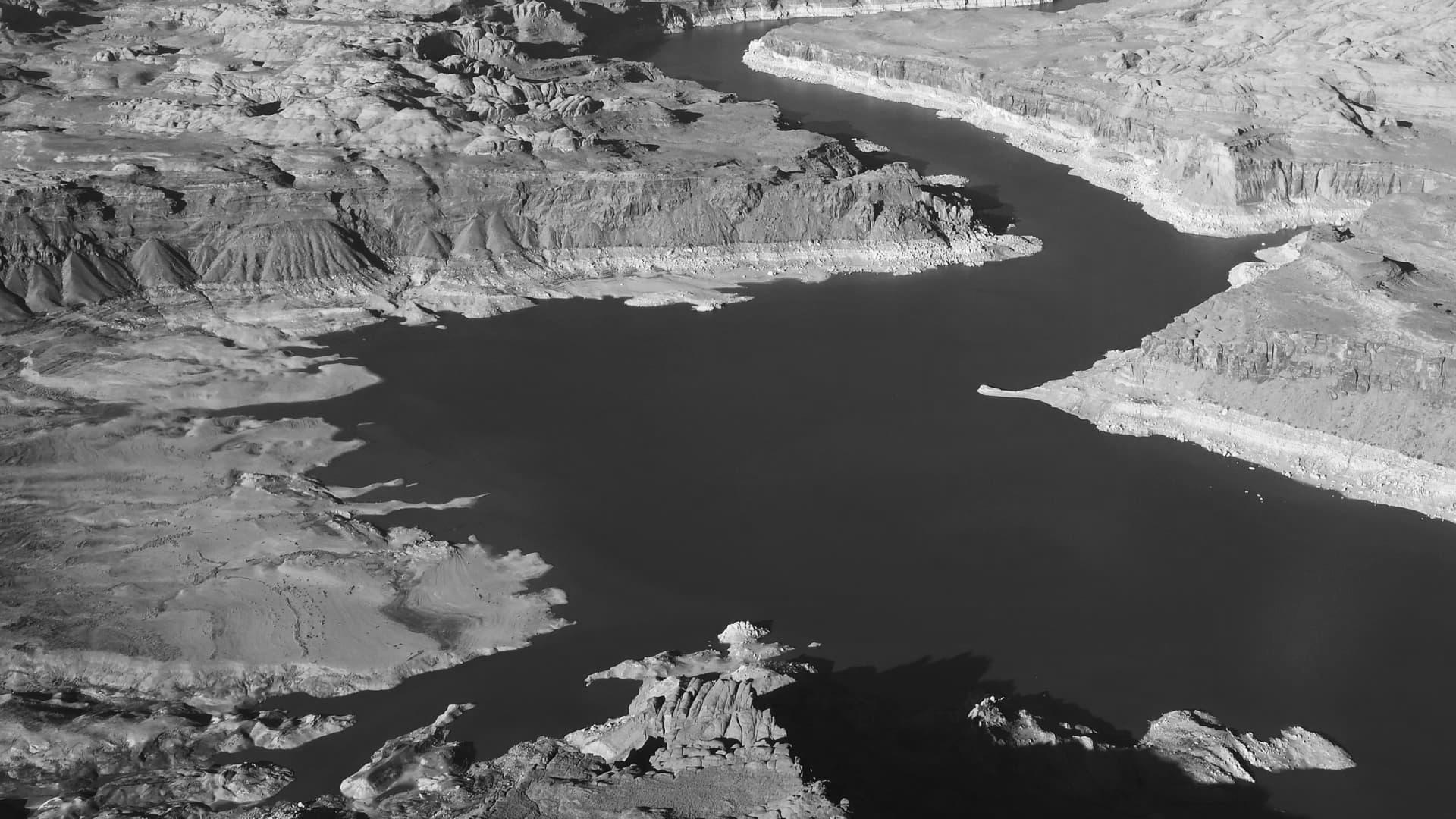 Lake Powell Glen Canyon Dam water launch delayed due to drought